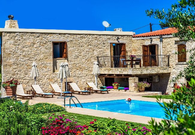 Villa in Margarites - Spacious stonebuilt villa in a tranquil setting! 