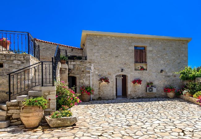 Villa in Margarites - Spacious stonebuilt villa in a tranquil setting! 