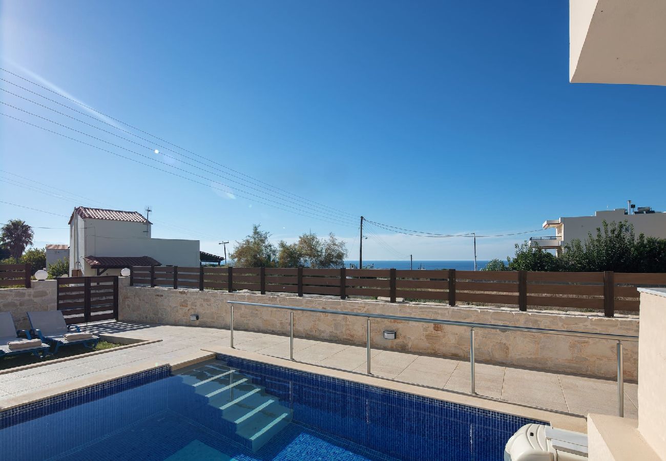 House in Skaleta - 7 bedroom villa with pool, 700m from the beach! 