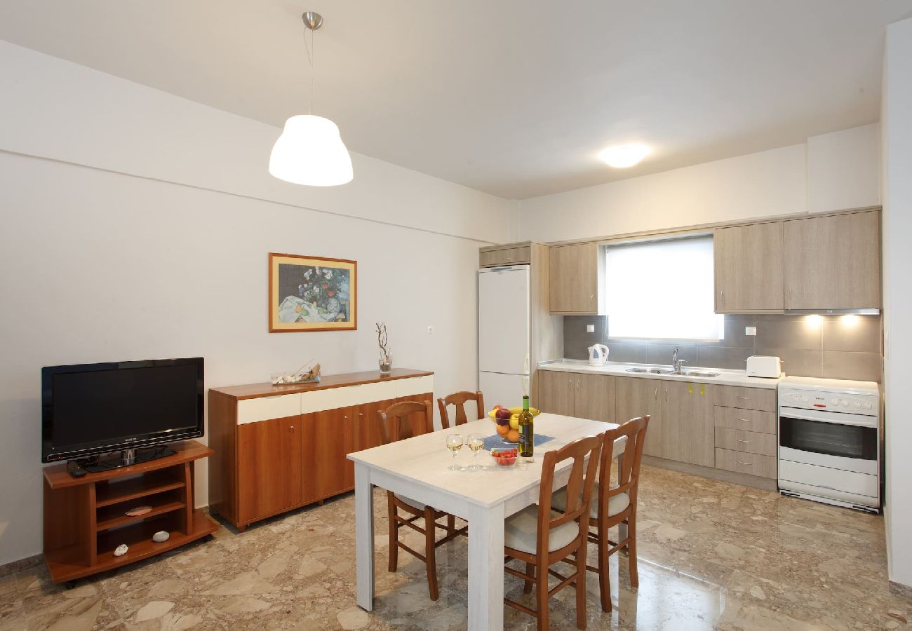 Apartment in Plakias - Spacious apartment just 2 min walk from the beach! 