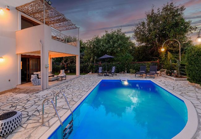 Villa in Gerani - New beautiful artistic  villa! 1km to the beach! 