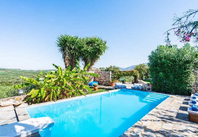 House in Roumeli - A 3bedroom country house, with pool close to beach