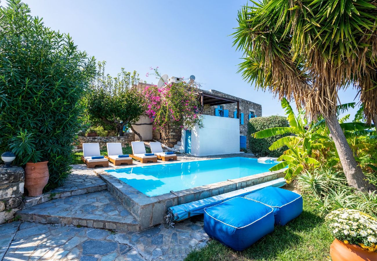 House in Roumeli - A 3bedroom country house, with pool close to beach