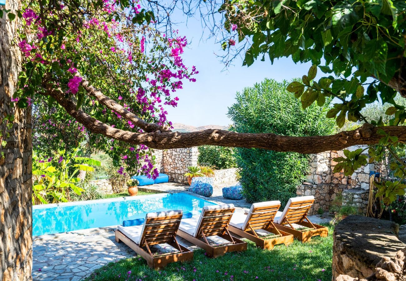 House in Roumeli - A 3bedroom country house, with pool close to beach