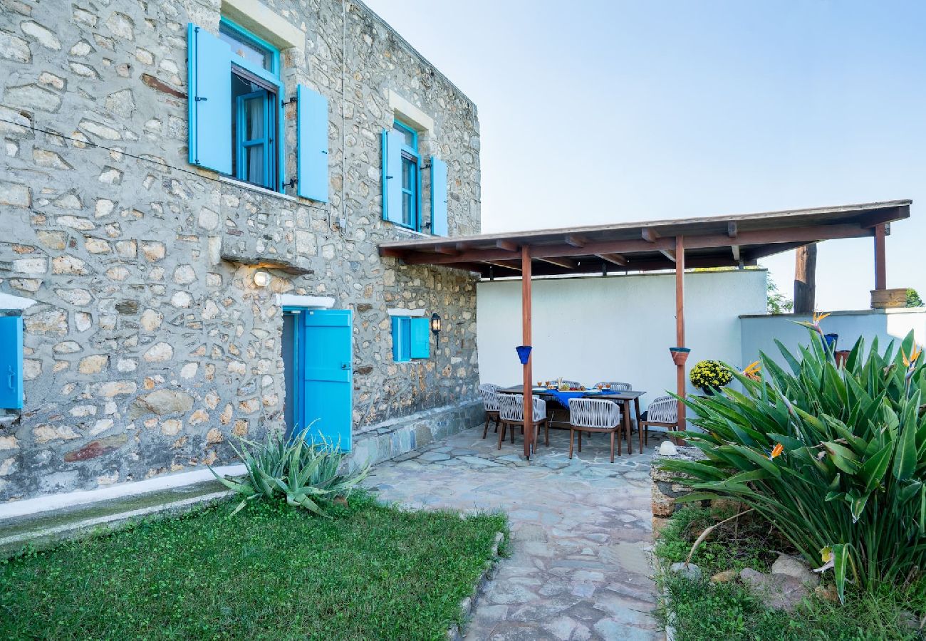 House in Roumeli - A 3bedroom country house, with pool close to beach