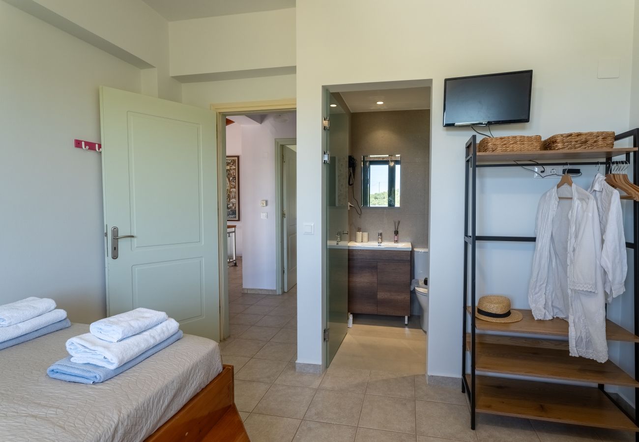 Villa in Tria Monastiria - Superb villa,with amazing seaviews ,10min to town! 