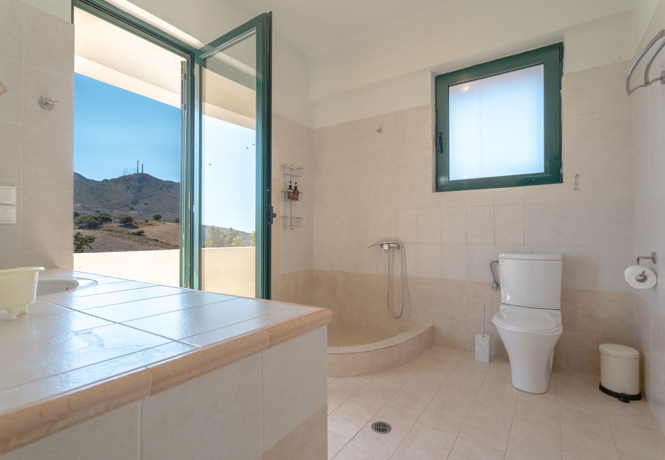 Villa in Tria Monastiria - Superb villa,with amazing seaviews ,10min to town! 
