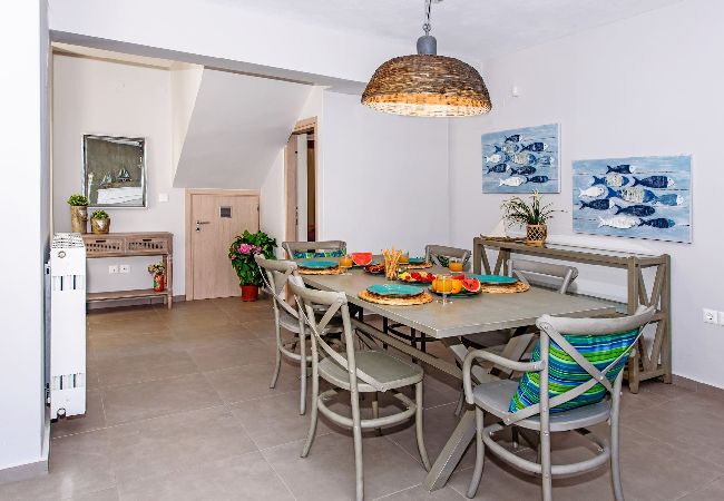 Villa in Prines - Luxurious 5 bedroom villa, private heated pool, playground, garden and BBQ!