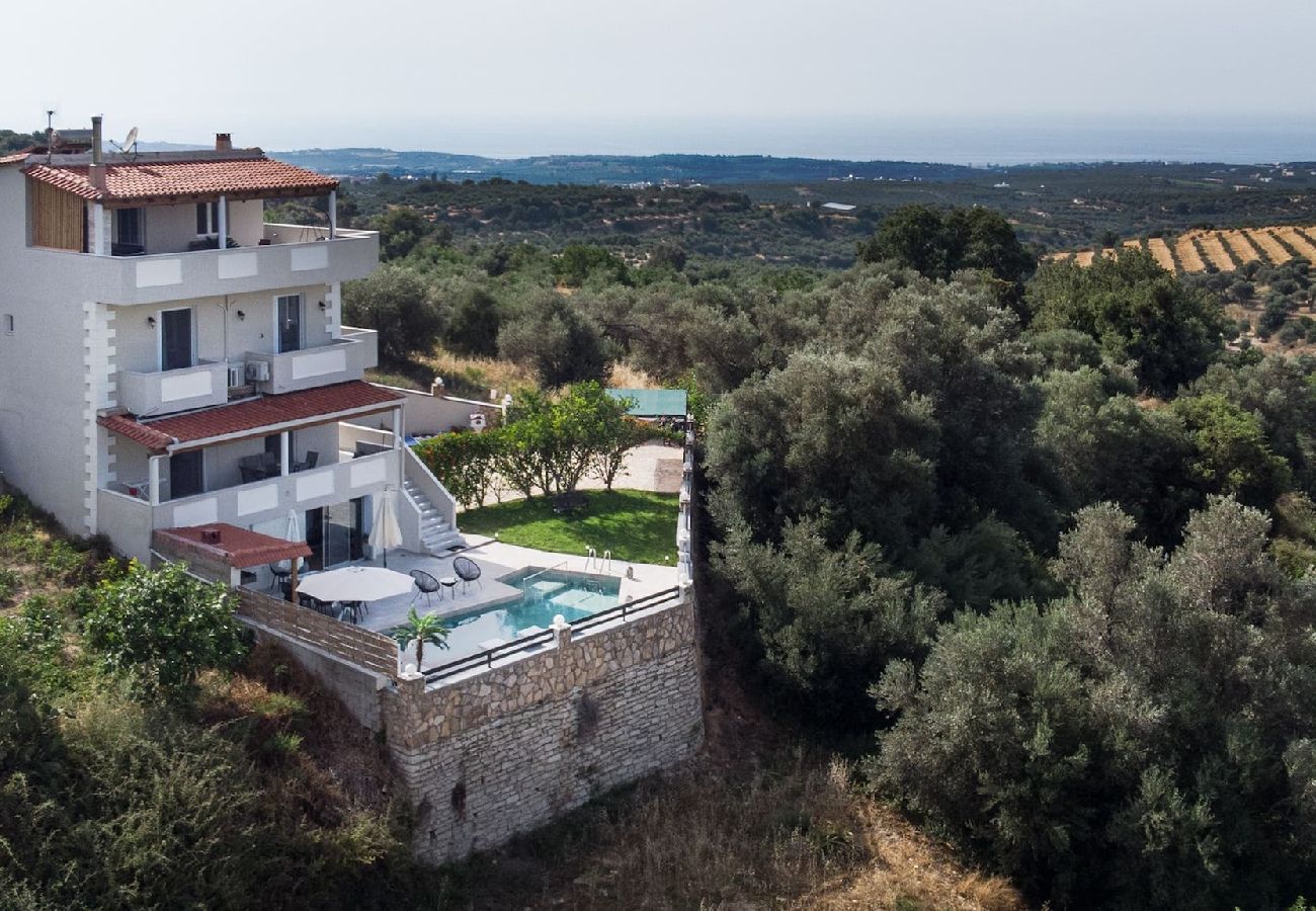 Villa in Kirianna - Fully rennovated 4bedr villa,a luxury retreat!