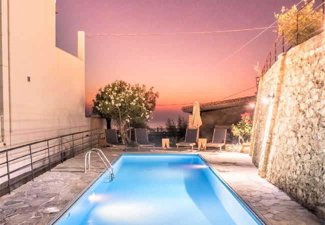 Villa in Roussospiti - Charmful villa, stunning views,pool, hot tub & BBQ 