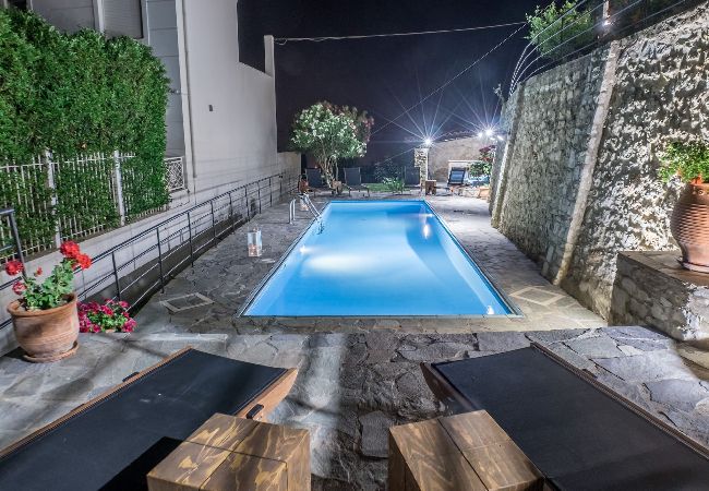 Villa in Roussospiti - Charmful villa, stunning views,pool, hot tub & BBQ 