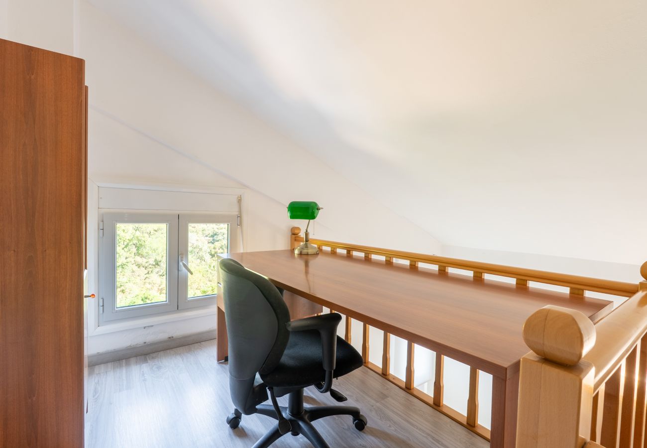 Villa in Roussospiti - Charmful villa, stunning views,pool, hot tub & BBQ 