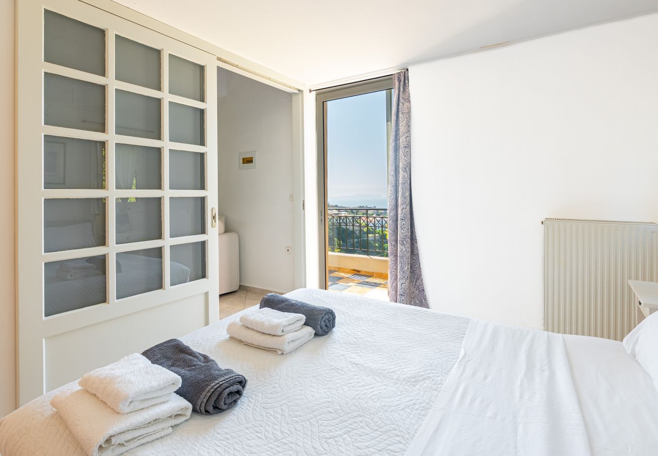 Villa in Roussospiti - Charmful villa, stunning views,pool, hot tub & BBQ 