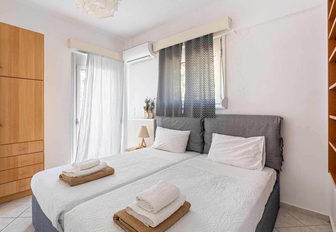 Villa in Roussospiti - Charmful villa, stunning views,pool, hot tub & BBQ 
