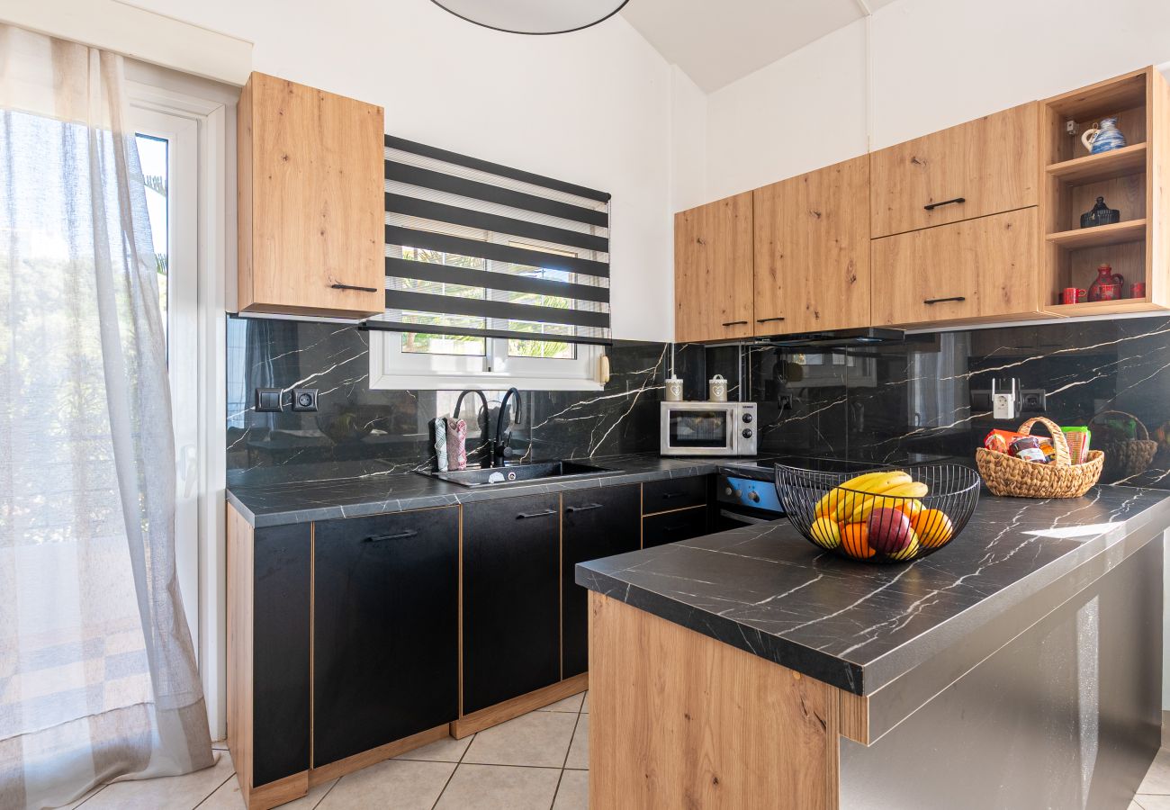 Villa in Roussospiti - Charmful villa, stunning views,pool, hot tub & BBQ 