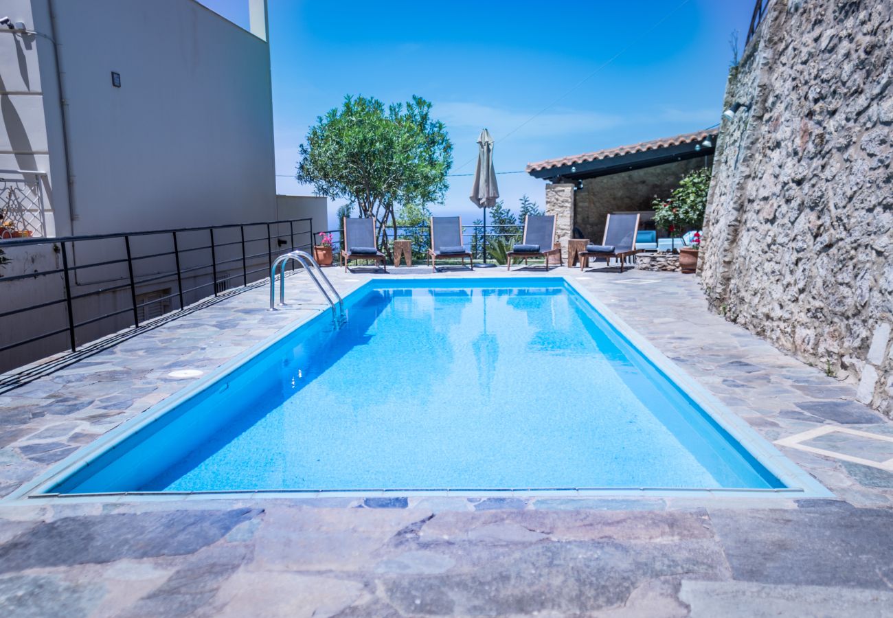 Villa in Roussospiti - Charmful villa, stunning views,pool, hot tub & BBQ 