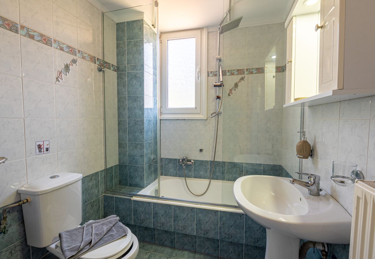Villa in Roussospiti - Charmful villa, stunning views,pool, hot tub & BBQ 