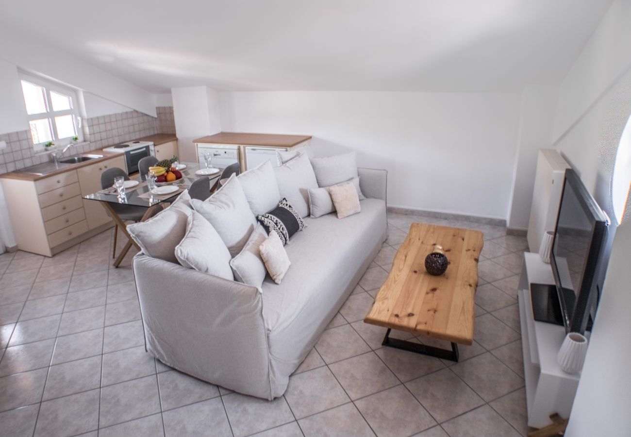 Villa in Roussospiti - Charmful villa, stunning views,pool, hot tub & BBQ 