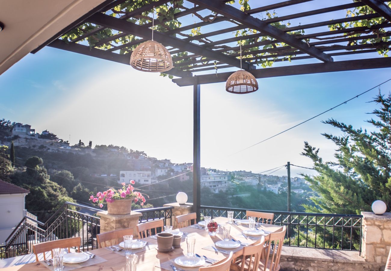 Villa in Roussospiti - Charmful villa, stunning views,pool, hot tub & BBQ 