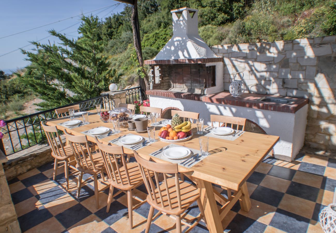 Villa in Roussospiti - Charmful villa, stunning views,pool, hot tub & BBQ 