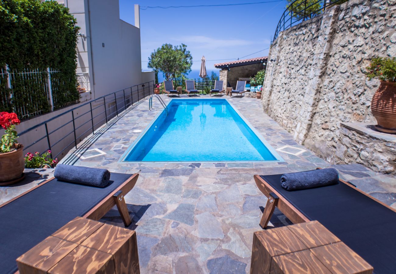 Villa in Roussospiti - Charmful villa, stunning views,pool, hot tub & BBQ 