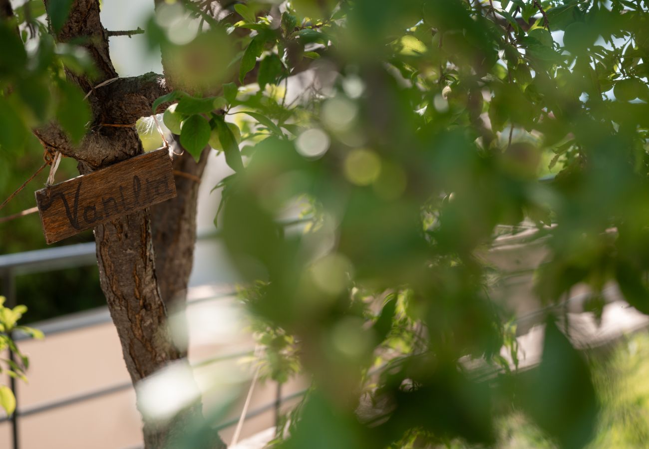 Villa in Roussospiti - Charmful villa, stunning views,pool, hot tub & BBQ 