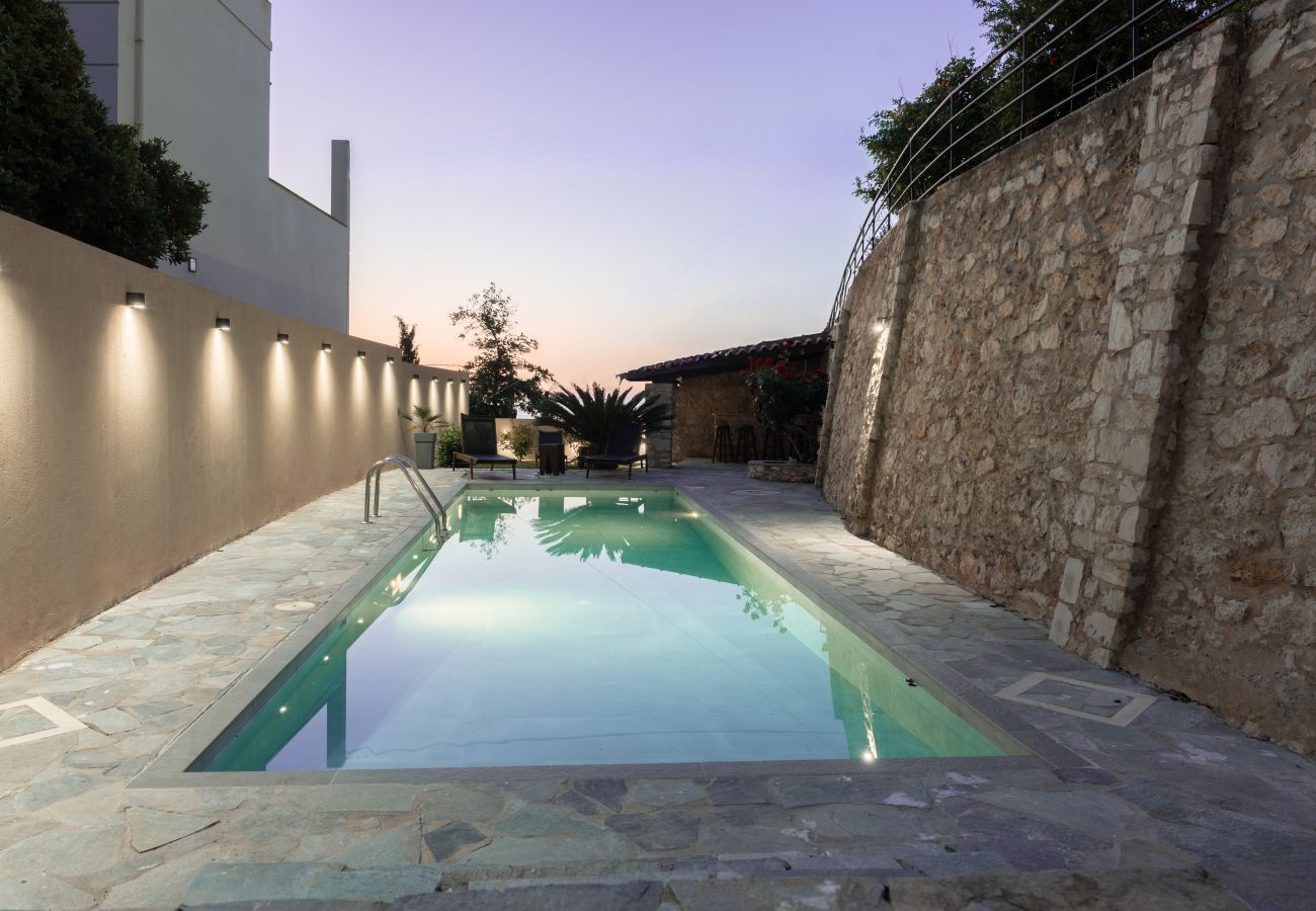 Villa in Roussospiti - Charmful villa, stunning views,pool, hot tub & BBQ 