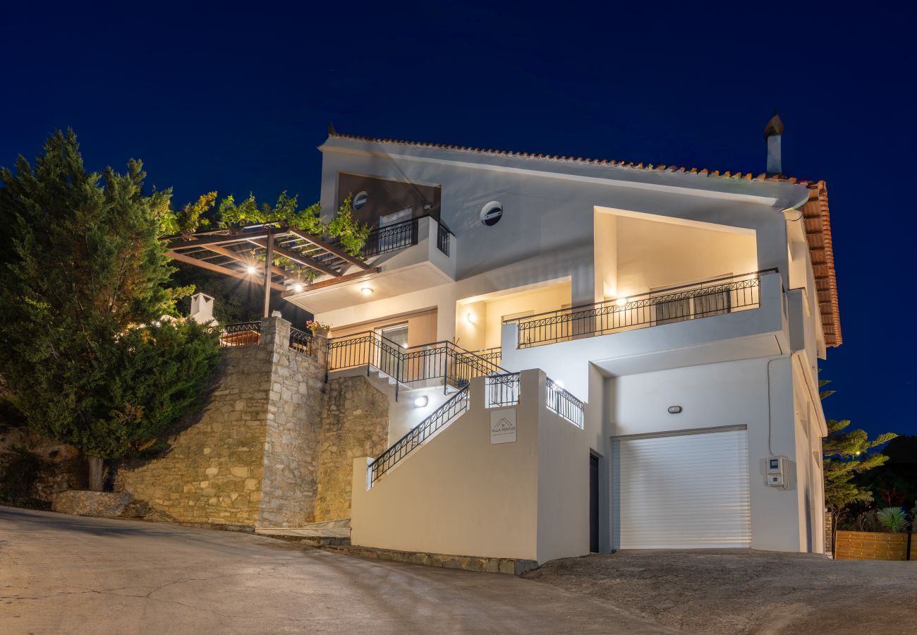 Villa in Roussospiti - Charmful villa, stunning views,pool, hot tub & BBQ 