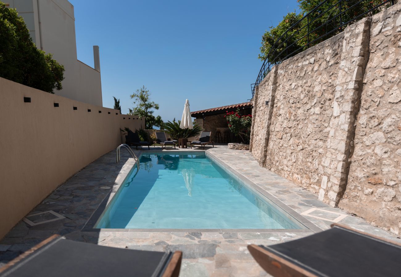 Villa in Roussospiti - Charmful villa, stunning views,pool, hot tub & BBQ 