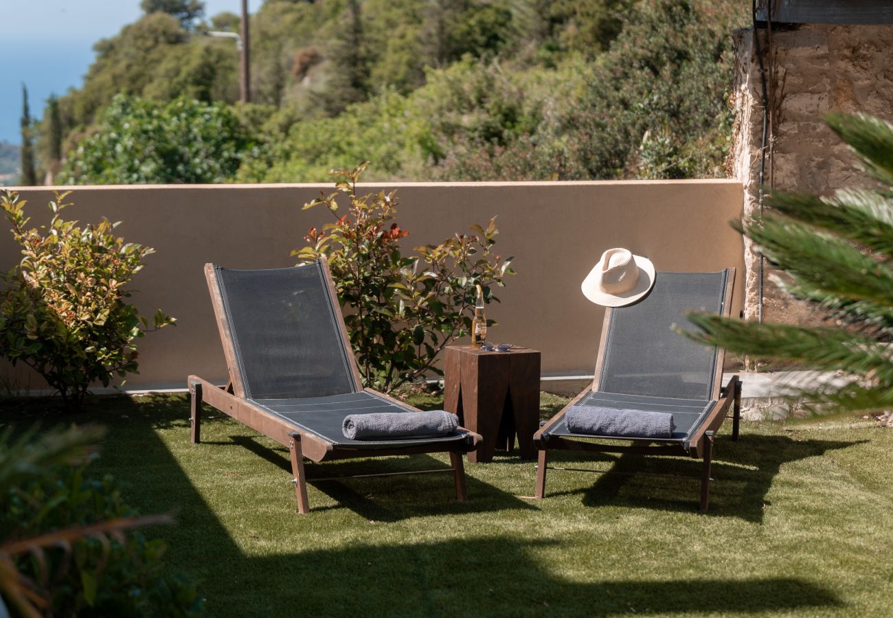 Villa in Roussospiti - Charmful villa, stunning views,pool, hot tub & BBQ 