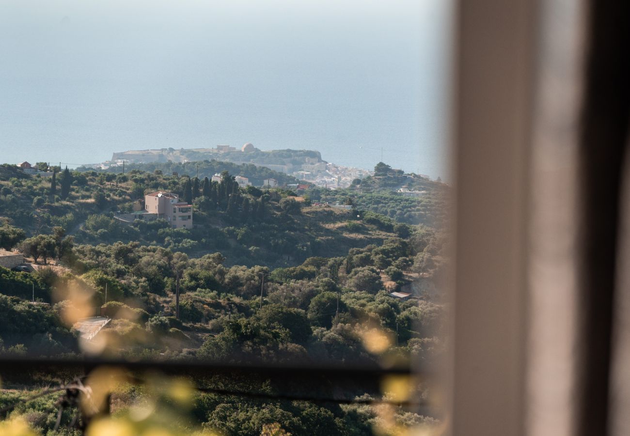 Villa in Roussospiti - Charmful villa, stunning views,pool, hot tub & BBQ 