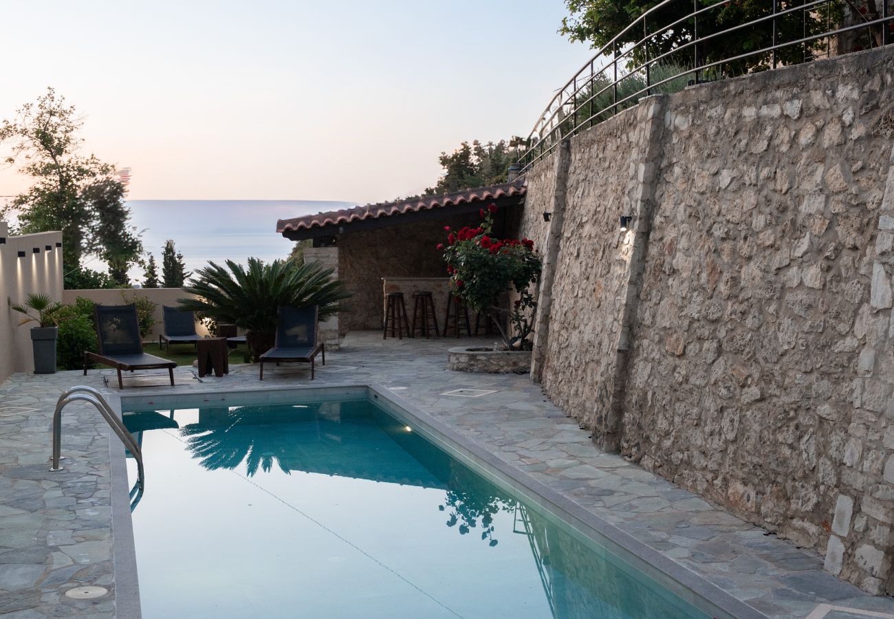 Villa in Roussospiti - Charmful villa, stunning views,pool, hot tub & BBQ 