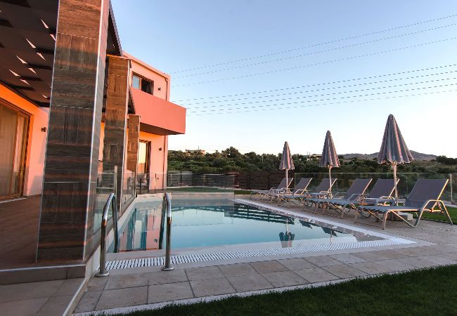 Villa in Maroulas - Villa Anthi, with salted water pool,jacuzzi, BBQ!