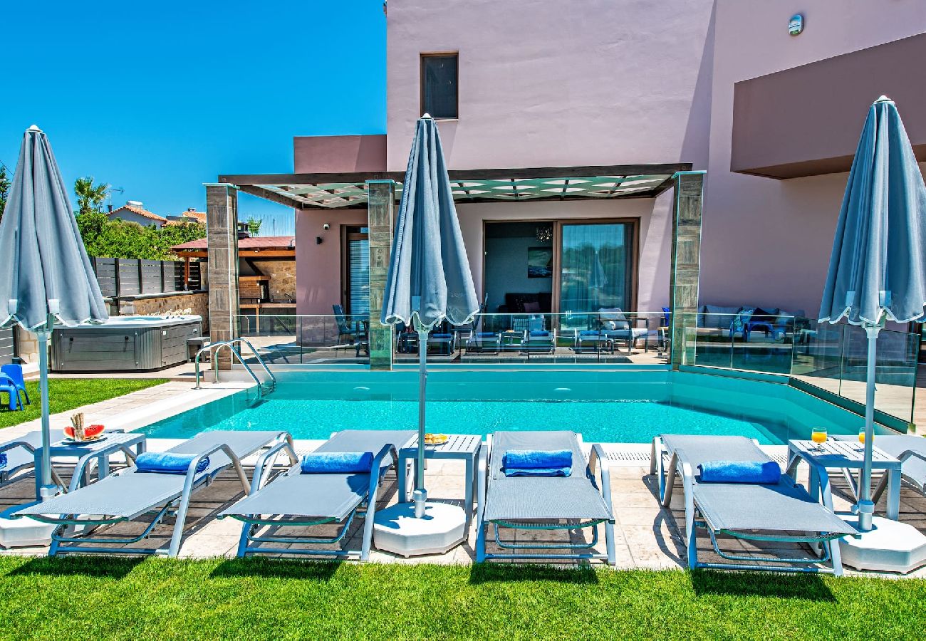 Villa in Maroulas - Villa Anthi, with salted water pool,jacuzzi, BBQ!