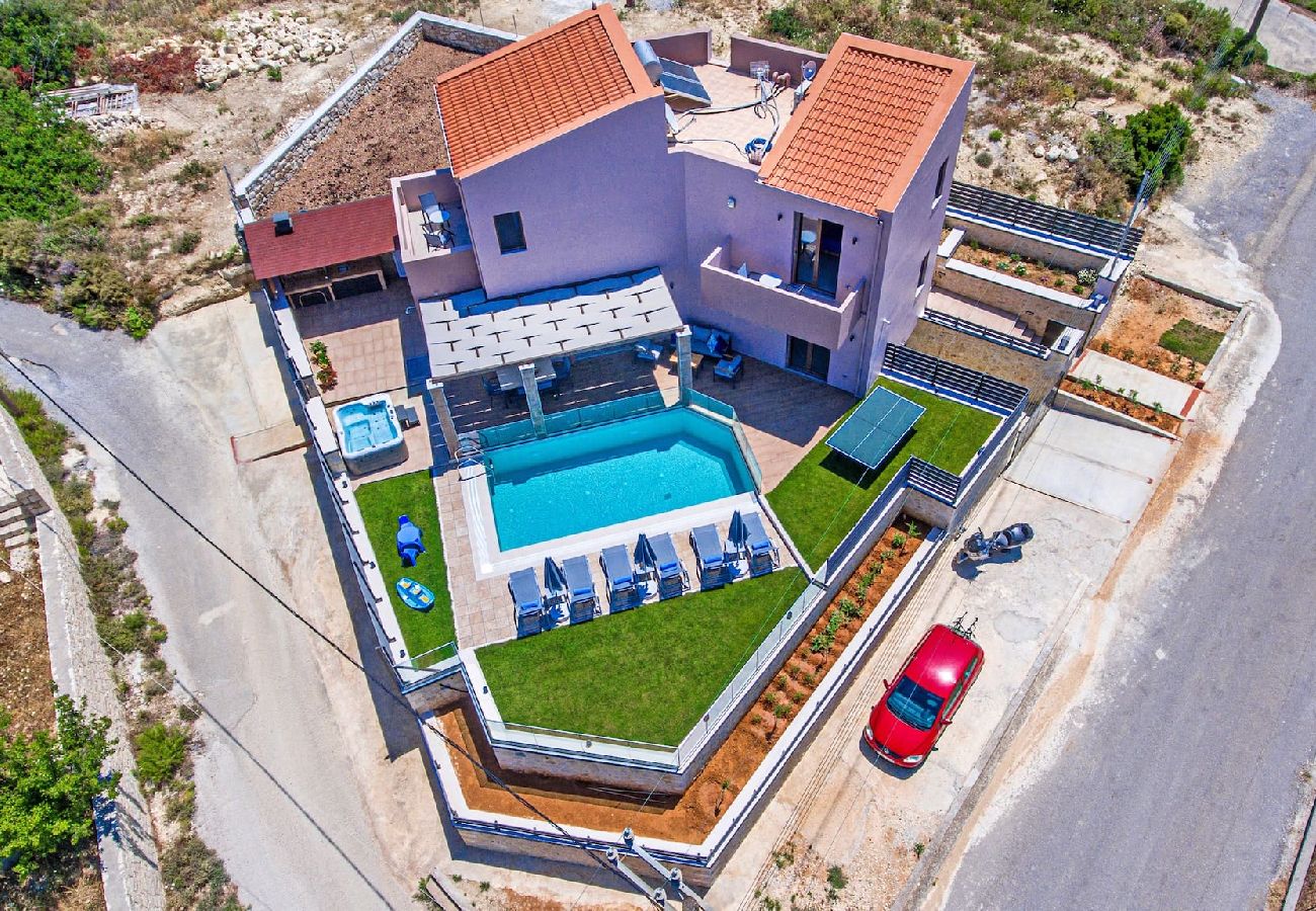 Villa in Maroulas - Villa Anthi, with salted water pool,jacuzzi, BBQ!