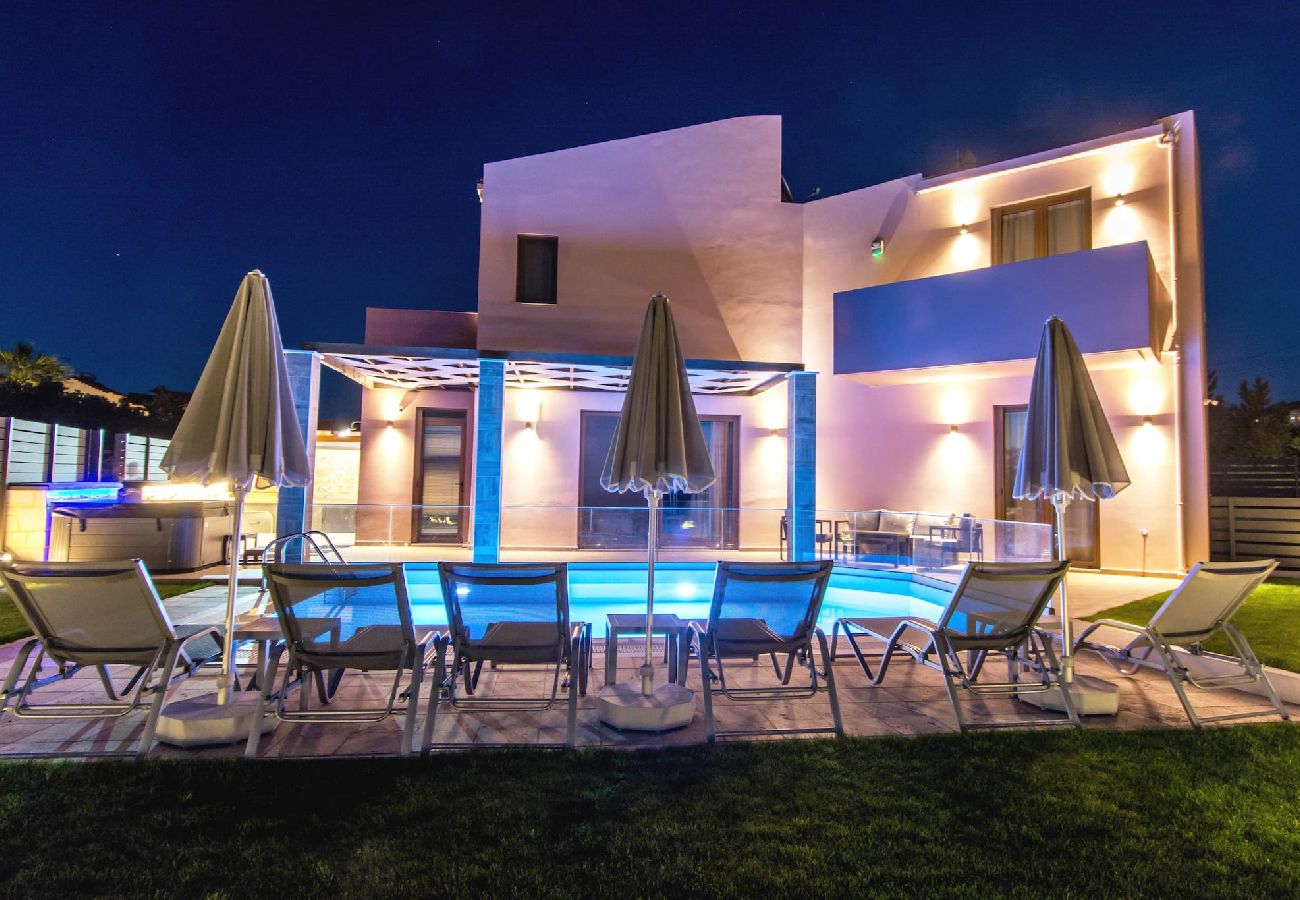 Villa in Maroulas - Villa Anthi, with salted water pool,jacuzzi, BBQ!