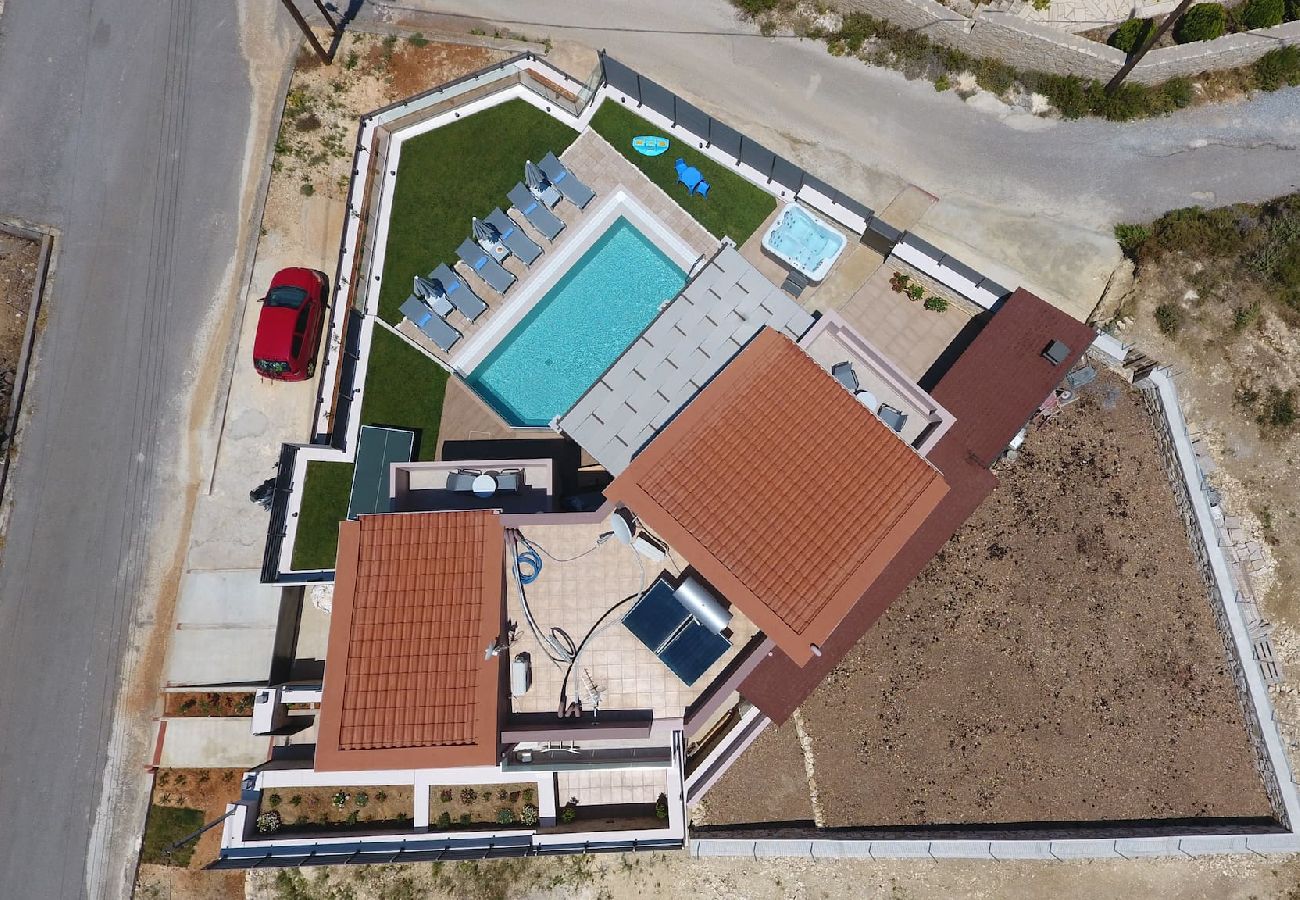 Villa in Maroulas - Villa Anthi, with salted water pool,jacuzzi, BBQ!