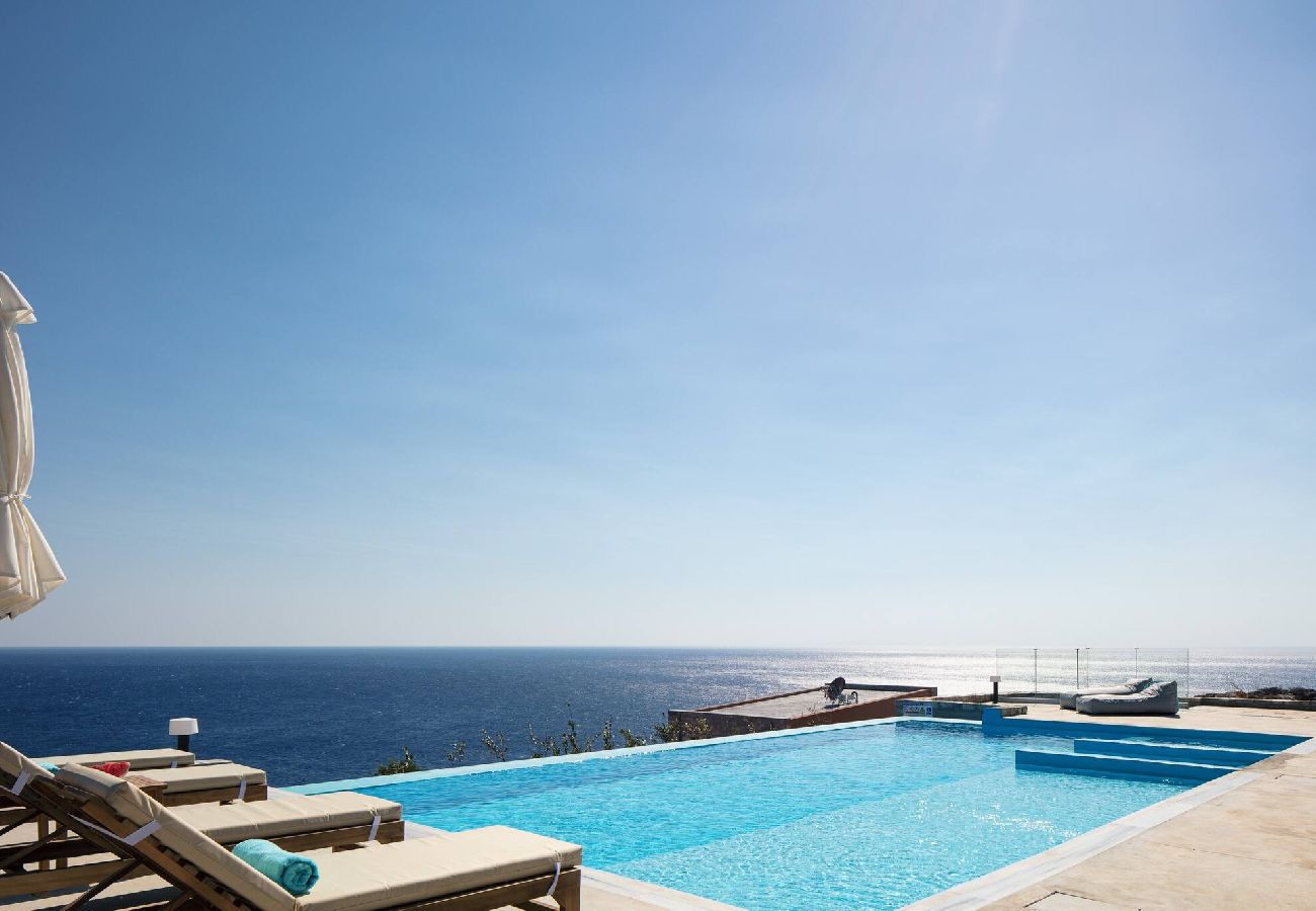 Villa in Rethymno - Seafront elegant villa,infinity pool &devine views