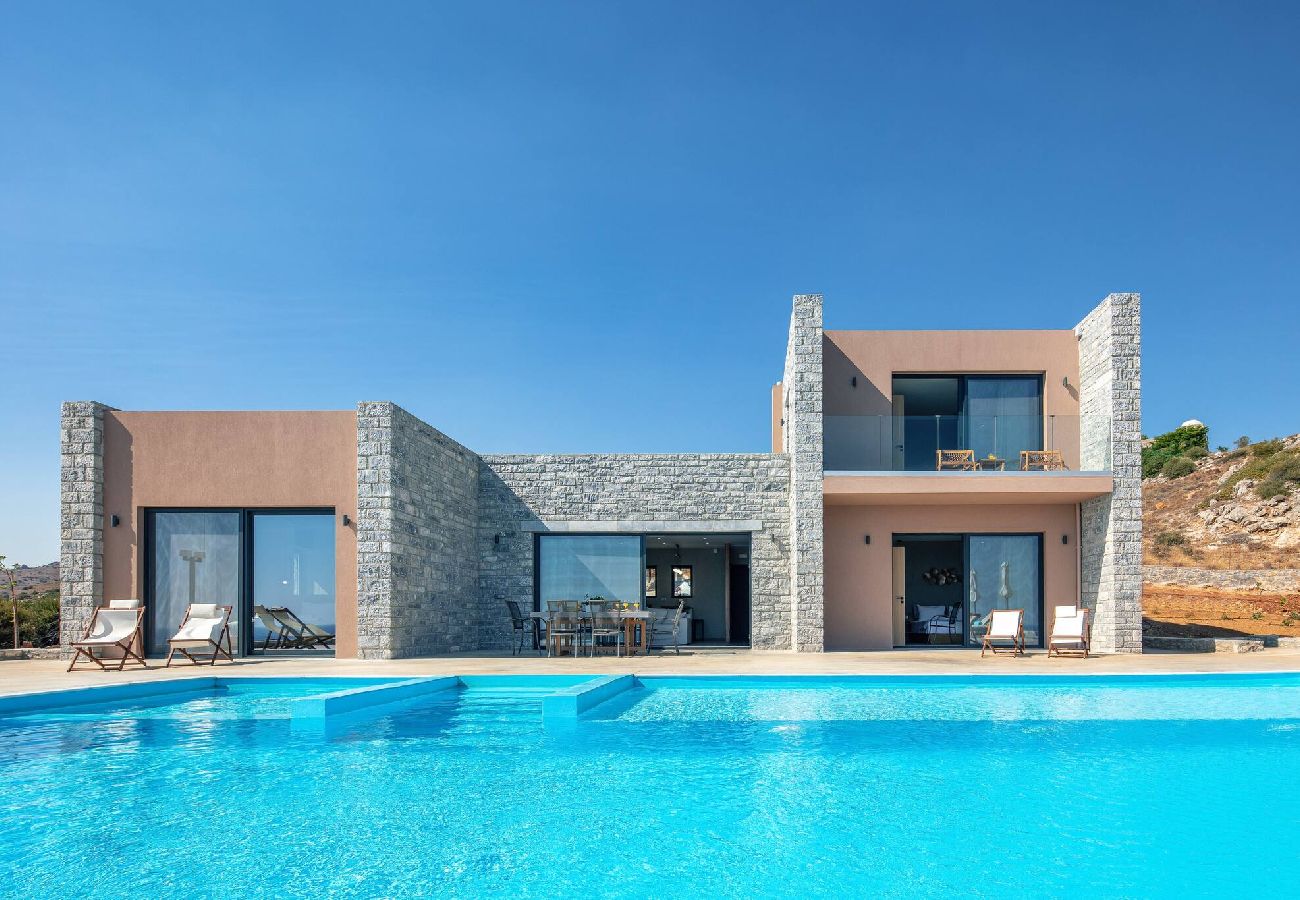 Villa in Rethymno - Seafront elegant villa,infinity pool &devine views