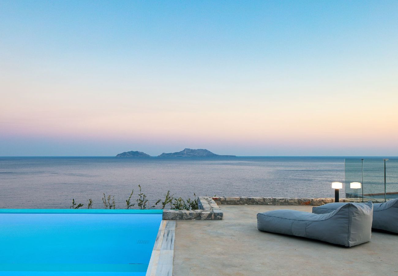 Villa in Rethymno - Seafront elegant villa,infinity pool &devine views