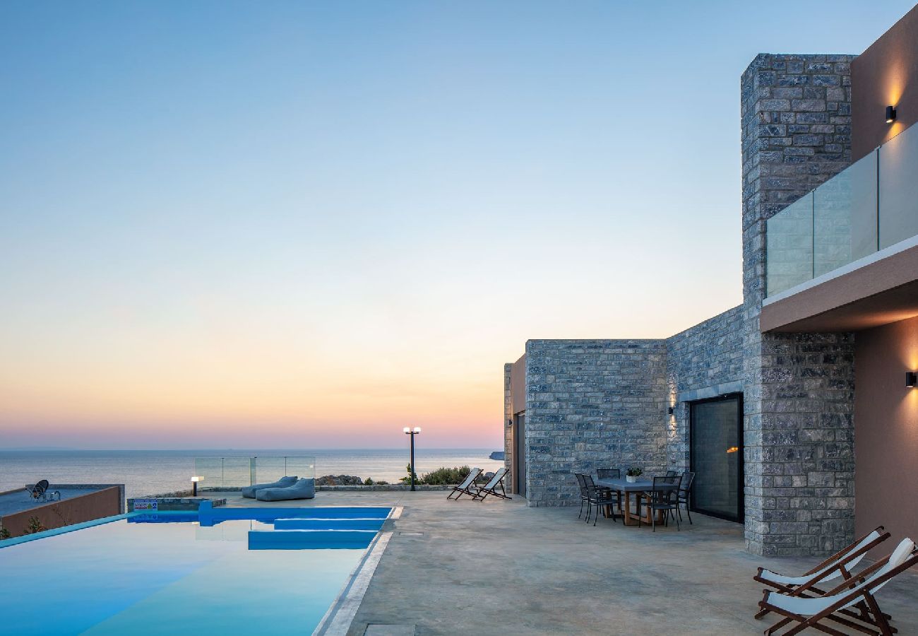 Villa in Rethymno - Seafront elegant villa,infinity pool &devine views