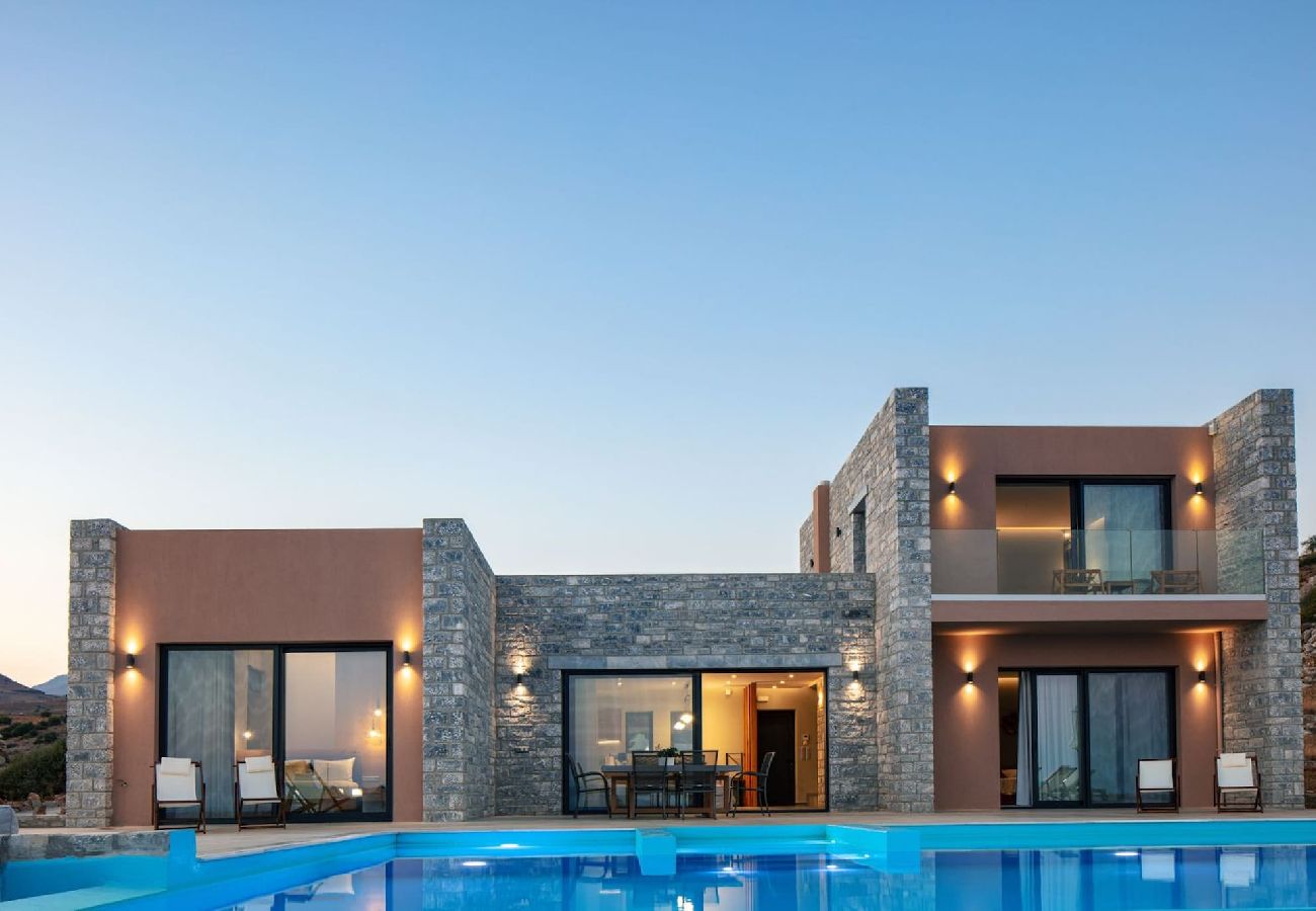 Villa in Rethymno - Seafront elegant villa,infinity pool &devine views