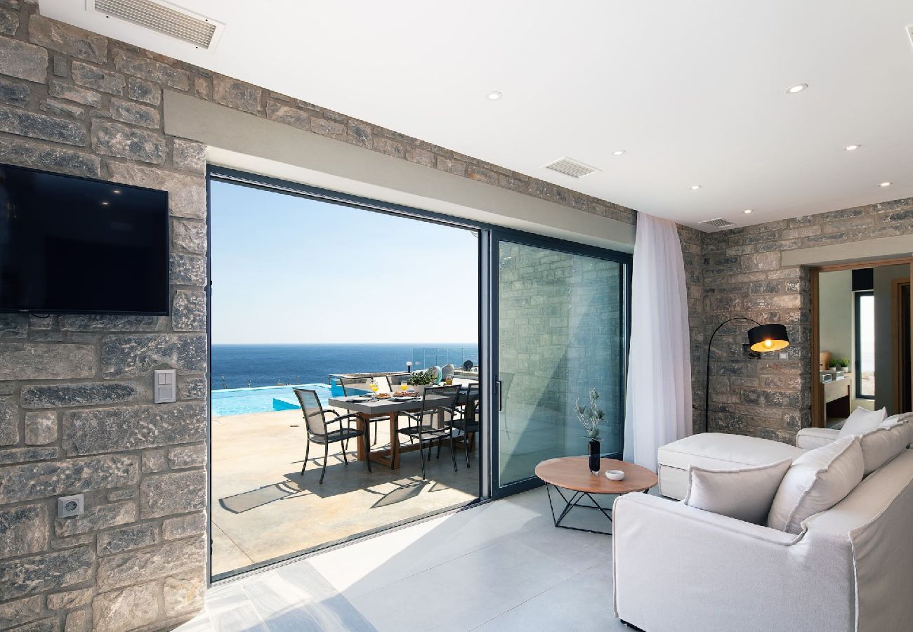 Villa in Rethymno - Seafront elegant villa,infinity pool &devine views