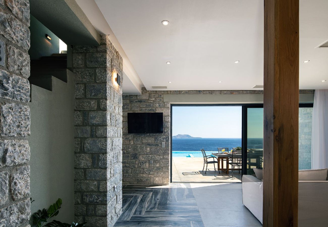 Villa in Rethymno - Seafront elegant villa,infinity pool &devine views