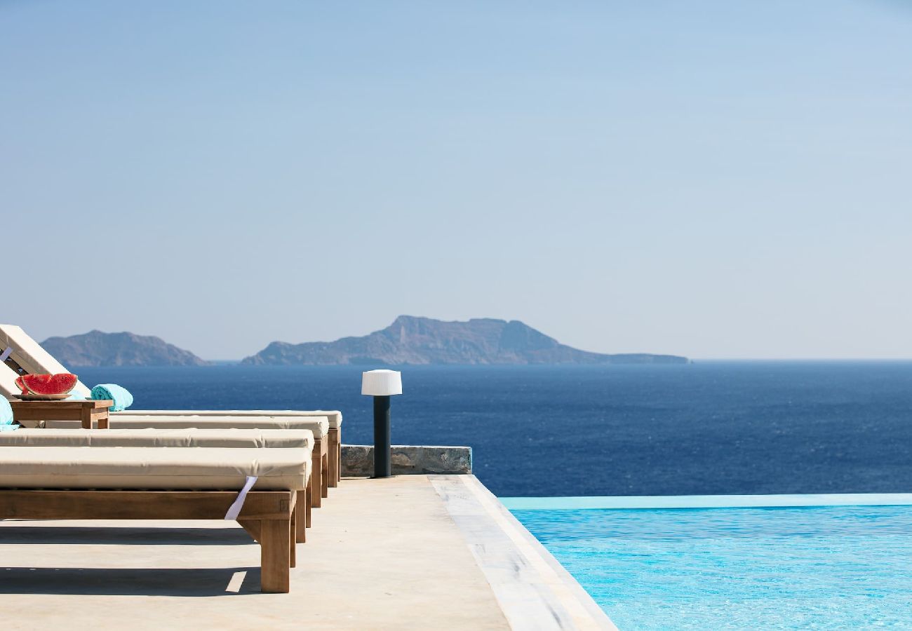 Villa in Rethymno - Seafront elegant villa,infinity pool &devine views