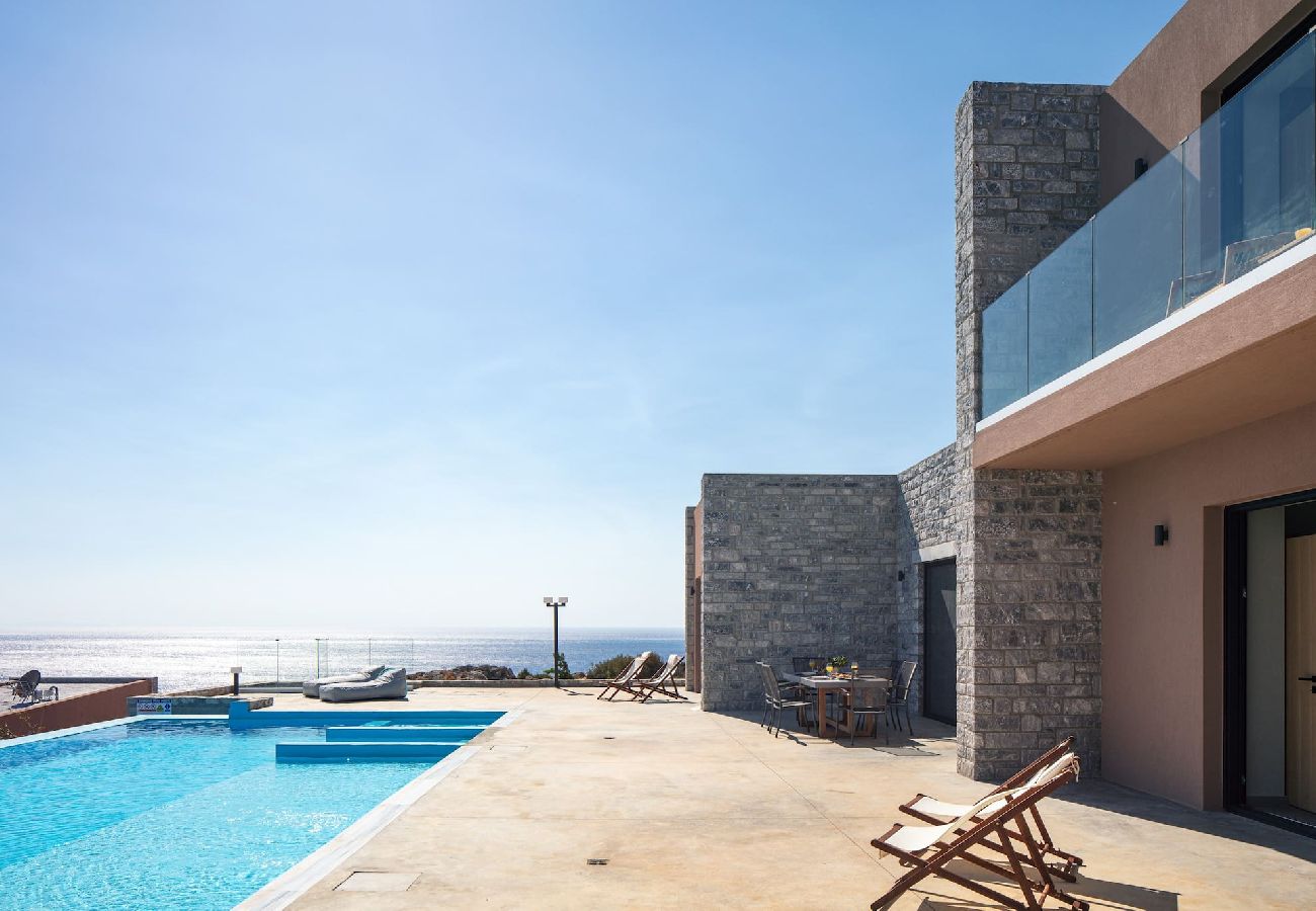 Villa in Rethymno - Seafront elegant villa,infinity pool &devine views