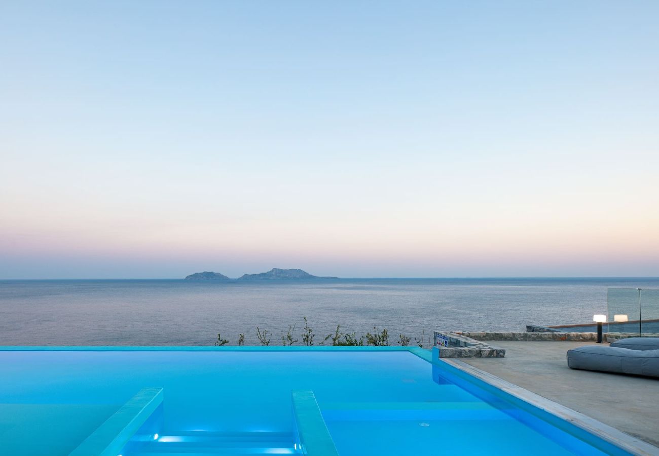 Villa in Rethymno - Seafront elegant villa,infinity pool &devine views