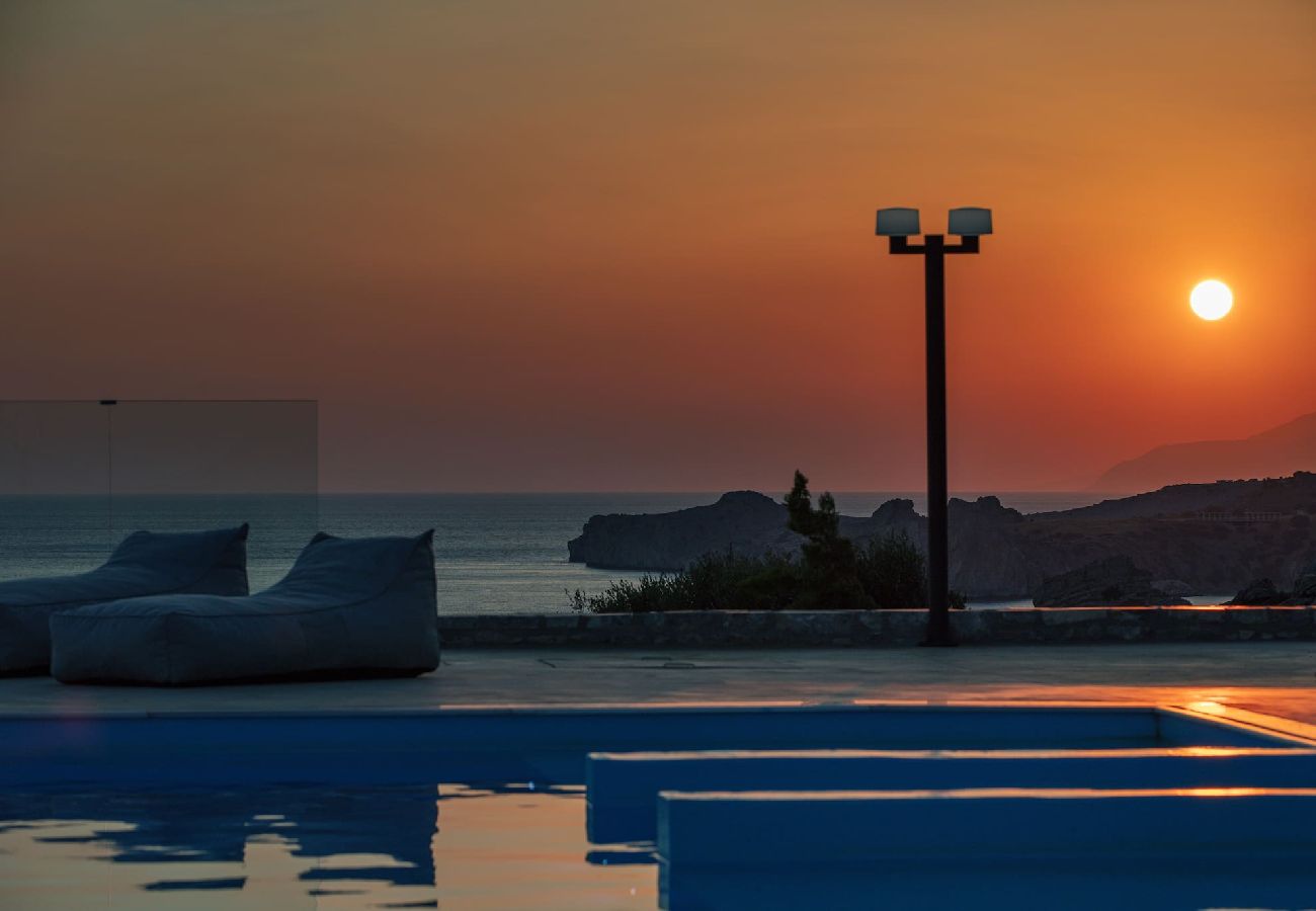 Villa in Rethymno - Seafront elegant villa,infinity pool &devine views