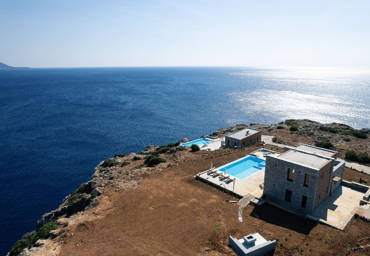 Villa in Rethymno - Seafront elegant villa,infinity pool &devine views