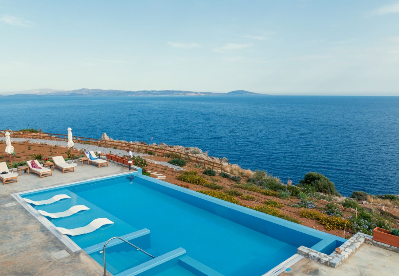 Villa in Rethymno - Seafront elegant villa,infinity pool &devine views